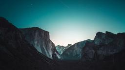 [1920×1080] Cropped version of the Yosemite at Night photo to fit better on screens